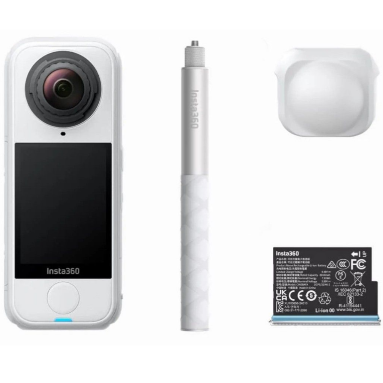 Insta360 Insta360 Camera CINSAAFA-SE17 X4 Air Starter Bundle (Arctic White) Retail CM 302302 CINSAAFA-SE17